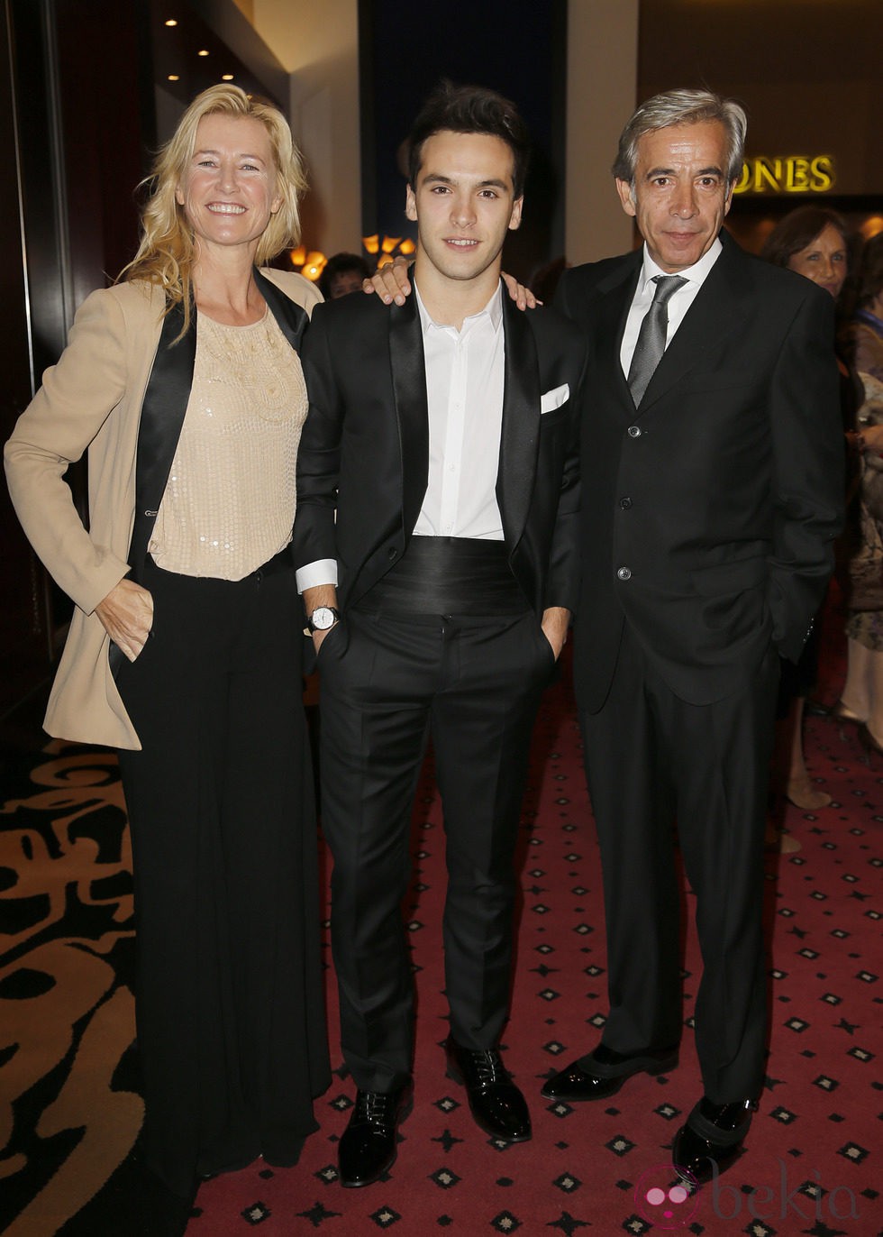 Ana Duato, Ricardo Gómez e Imanol Arias en los Premios Antena de Oro 2014