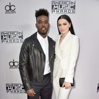 Jessie J y Luke James en los American Music Awards 2014