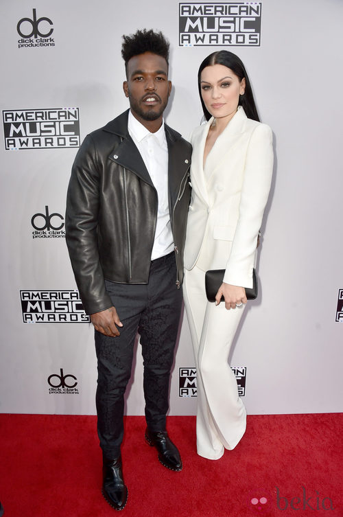 Jessie J y Luke James en los American Music Awards 2014