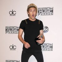 Niall Horan con su galardón de los American Music Awards 2014