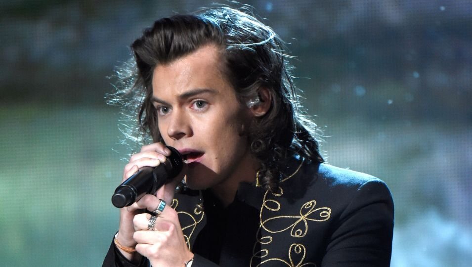 Harry Styles durante la actuación de One Direction en los American Music Awards 2014