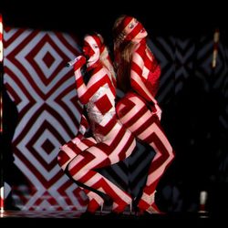 Jennifer Lopez e Iggy Azalea durante su actuación en los American Music Awards 2014