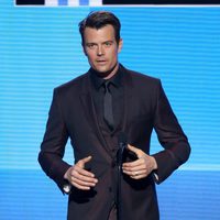 Josh Duhamel en los American Music Awards 2014