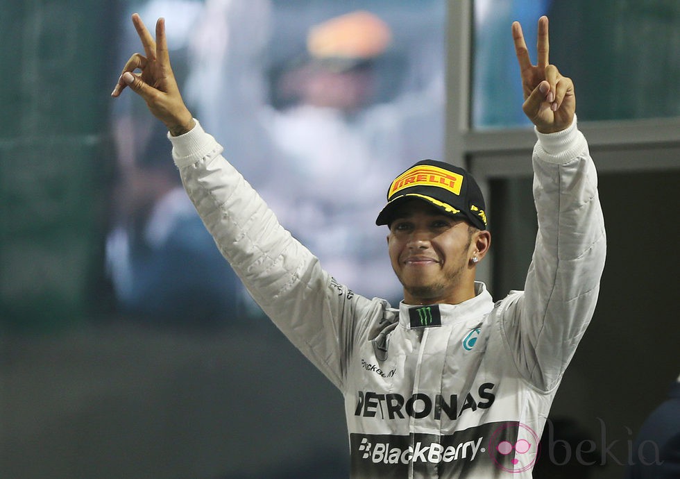 Lewis Hamilton celebrando su victoria en el GP de Abu Dhabi 2014