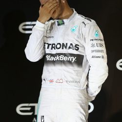 Lewis Hamilton emocionado tras ganar el Mundial de Fórmula Uno 2014