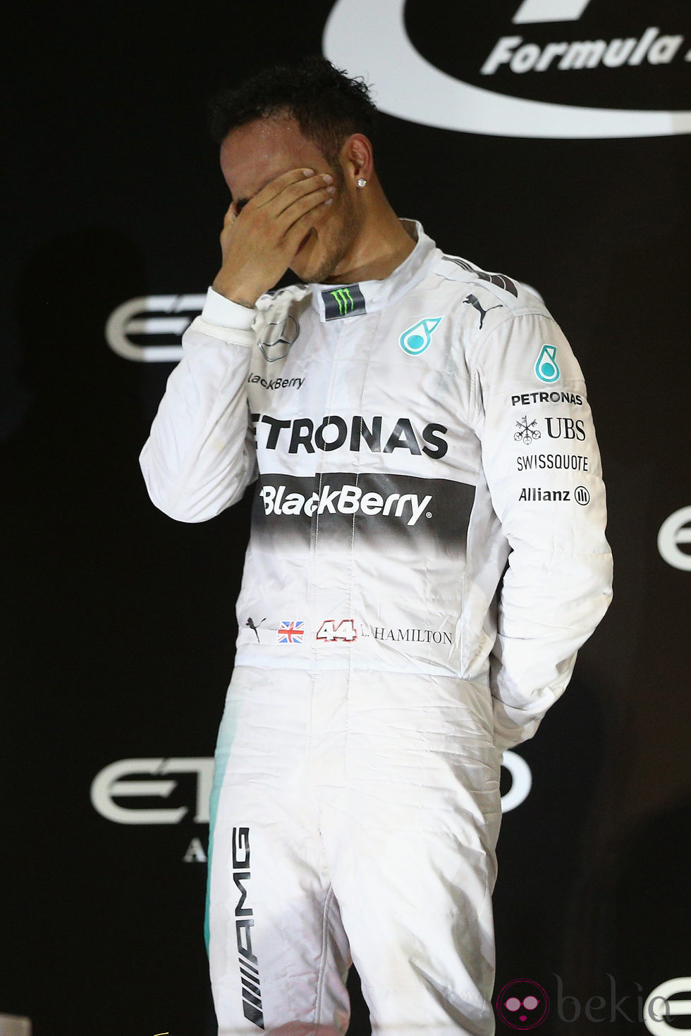 Lewis Hamilton emocionado tras ganar el Mundial de Fórmula Uno 2014