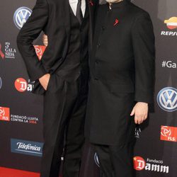 Miguel Bosé y Luis Medina en una gala benéfica contra el Sida en Barcelona