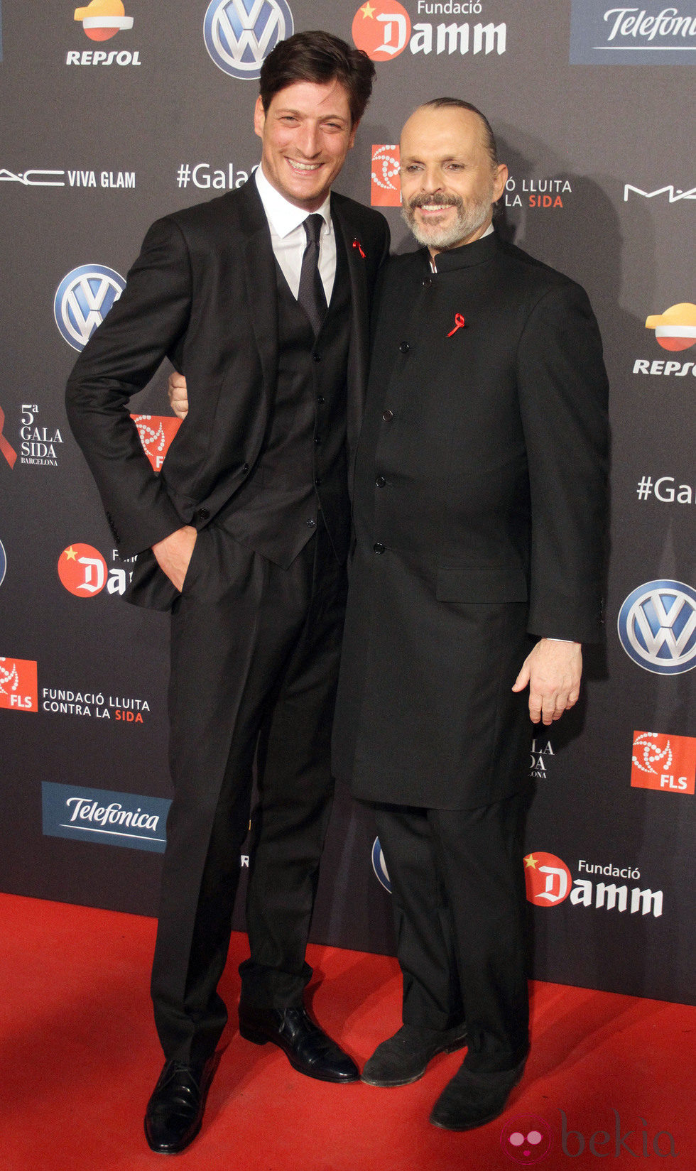 Miguel Bosé y Luis Medina en una gala benéfica contra el Sida en Barcelona