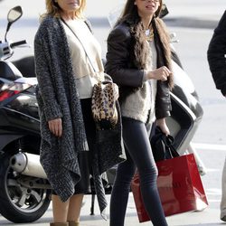 Mila Ximénez con su hija Alba en Madrid