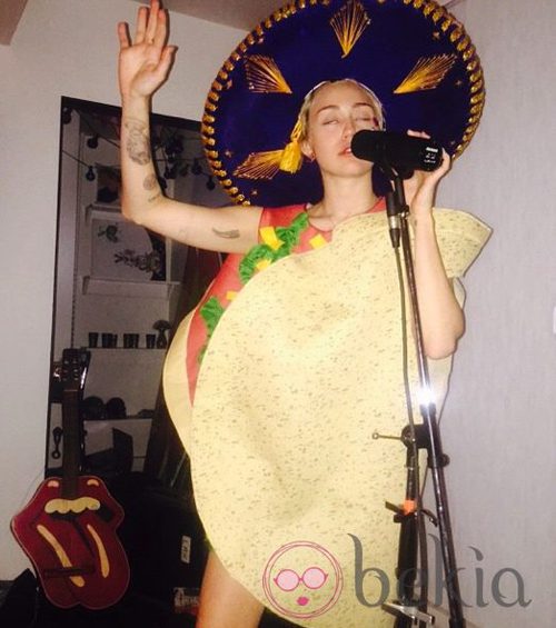 Miley Cyrus se disfraza de taco