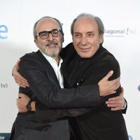 Fernando Guillén Cuervo y Eusebio Poncela en el estreno del último capítulo de 'Isabel'