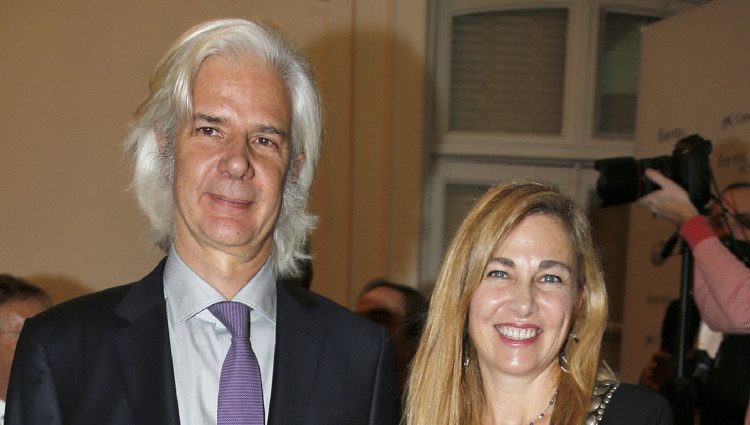 Jacobo Fitz James Stuart y su mujer Inka Martí en los Premios Fuera de Serie 2014