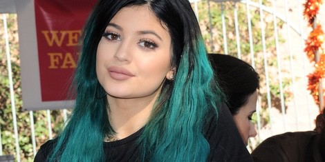 Kylie Jenner participa en una comida benéfica de Acción de Gracias