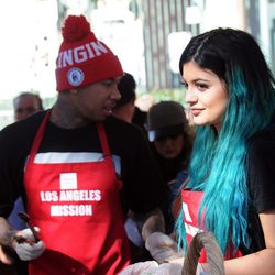 kylie Jenner y el rapero Tyga en una comida benéfica de Acción de Gracias