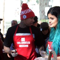 kylie Jenner y el rapero Tyga en una comida benéfica de Acción de Gracias