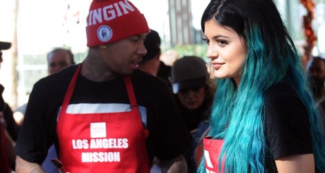 kylie Jenner y el rapero Tyga en una comida benéfica de Acción de Gracias