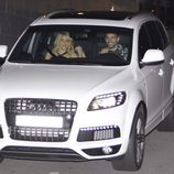 Shakira y Gerard Piqué en su  Audi Q7 