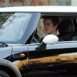 Elijah Wood conduce su Mini Cooper en Beverly Hills