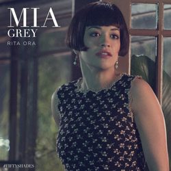 Rita Ora caracterizada como Mia Grey en 'Cincuenta Sombras de Grey'