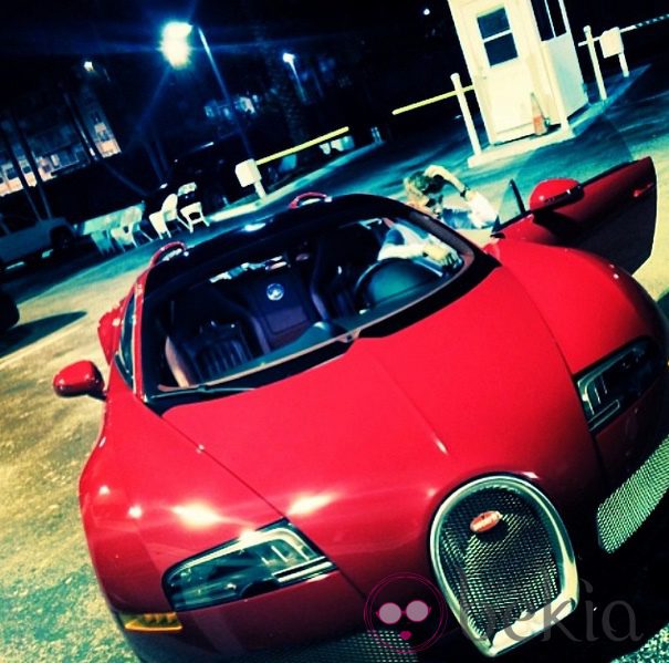 Justin Bieber presume de coche en las redes sociales