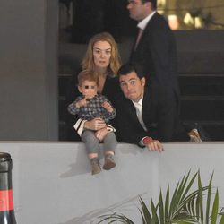 Marta Ortega y Sergio Álvarez con su hijo Amancio en la Madrid Horse Week 2014