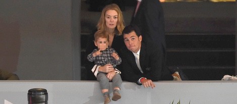 Marta Ortega y Sergio Álvarez con su hijo Amancio en la Madrid Horse Week 2014