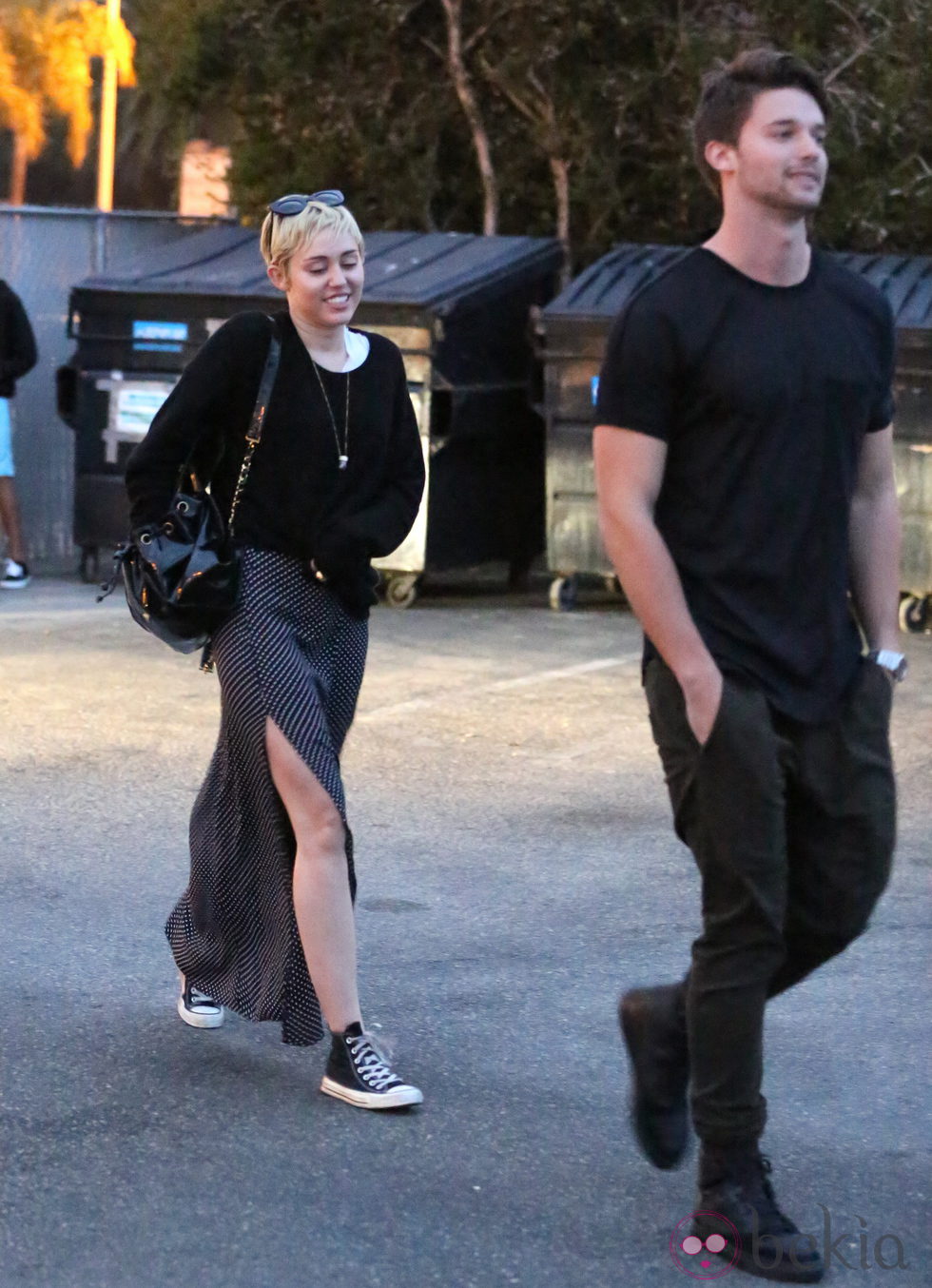 Miley Cyrus y Patrick Schwarzenegger llegan al restaurante Nobu de Malibú