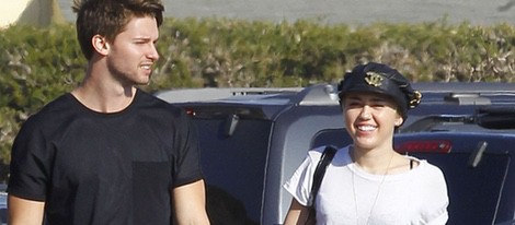 Miley Cyrus y Patrick Schwarzenegger en Malibú