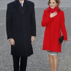 Los Reyes Felipe y Letizia en la Puerta de Brandeburgo