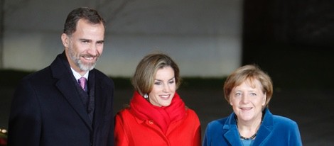 Los Reyes Felipe y Letizia con Angela Merkel en su primer viaje oficial a Alemania como Reyes