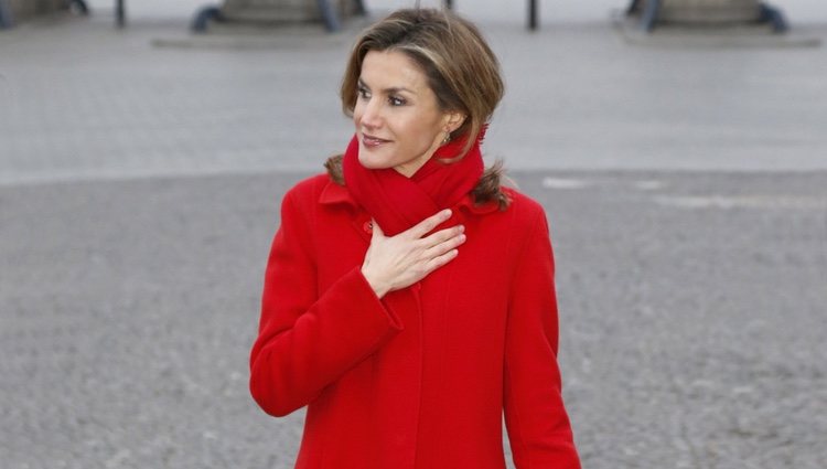 La Reina Letizia en la puerta de Brandeburgo en su primer viaje a Alemania como Reina