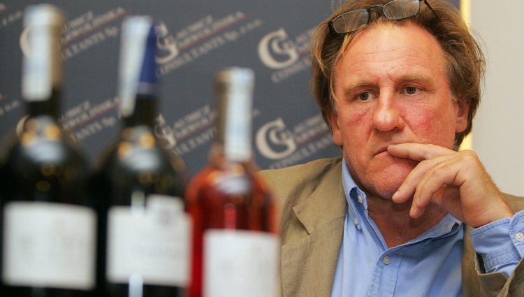 Gérard Depardieu en una rueda de prensa en Varsovia