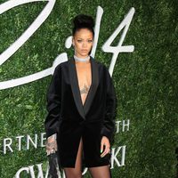 Rihanna acude a los 'British Fashion Awards 2014' en Londres