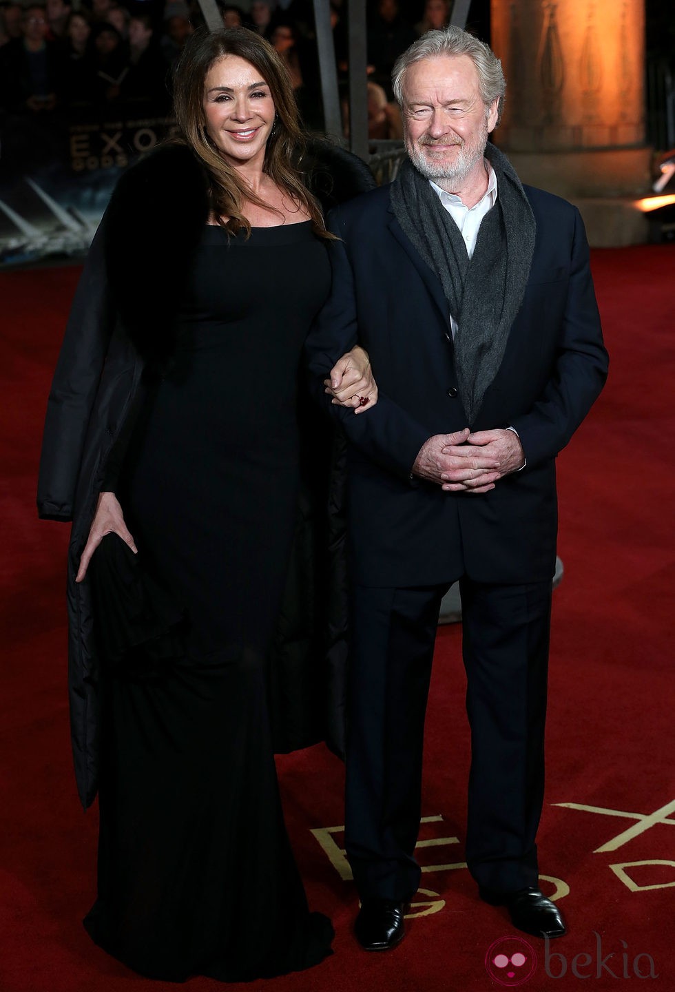 Giannina Facio y Ridley Scott en el estreno mundial de 'Exodus' celebrado en Londres