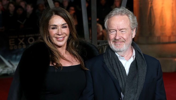 Giannina Facio y Ridley Scott en el estreno mundial de 'Exodus' celebrado en Londres