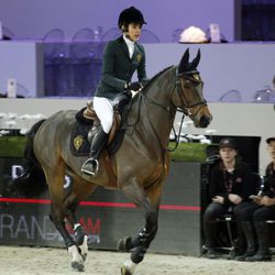 Carlota Casiraghi participando en el concurso de saltos de París 2014