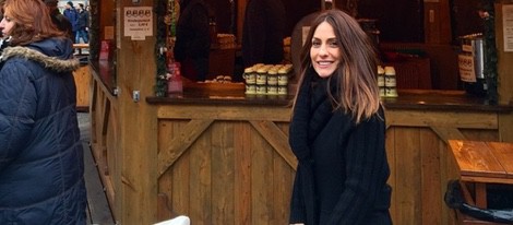 Nagore Aranburu con su hija Emma paseando por Munich