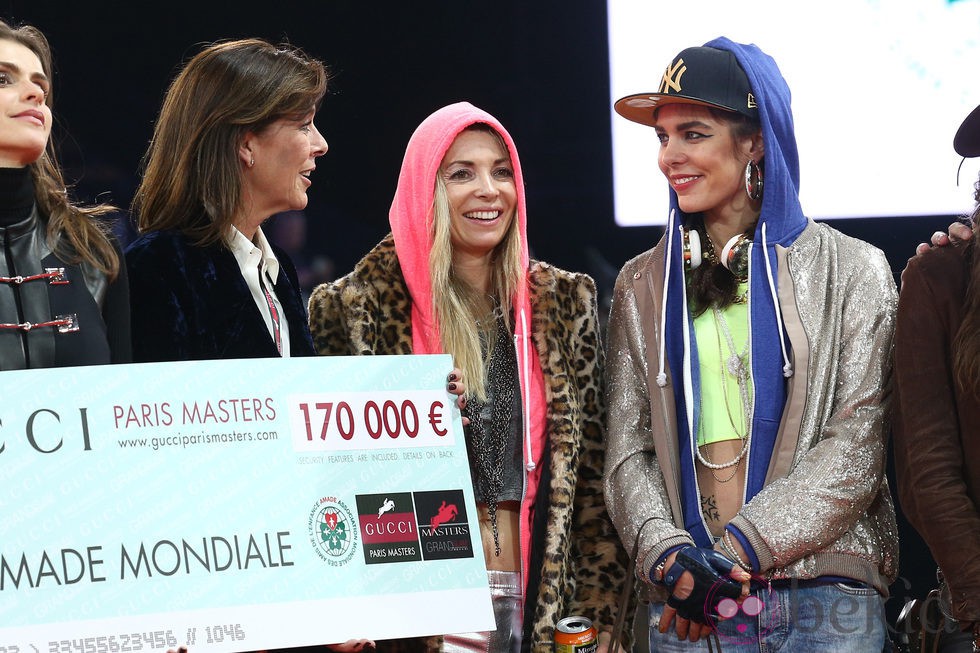 Carlota Casiraghi y su madre, la Princesa Carolina de Mónaco, en el 'The Style & Competition for AMADE'