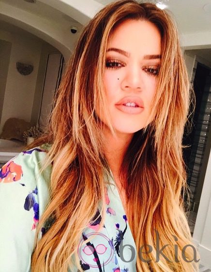 Khloé Kardashian vuelve a ser rubia