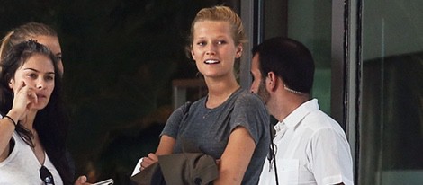 La modelo Toni Garrn con una amiga en Miami