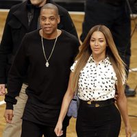 Jay-Z y Beyoncé en un partido de la NBA en Nueva York con los Duques de Cambridge