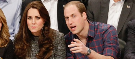 El Príncipe Guillermo y Kate Middleton en un partido de la NBA en Nueva York