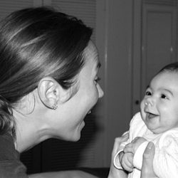 Stacy Keibler presenta a su hija Ava Grace