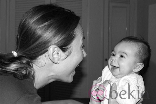 Stacy Keibler presenta a su hija Ava Grace