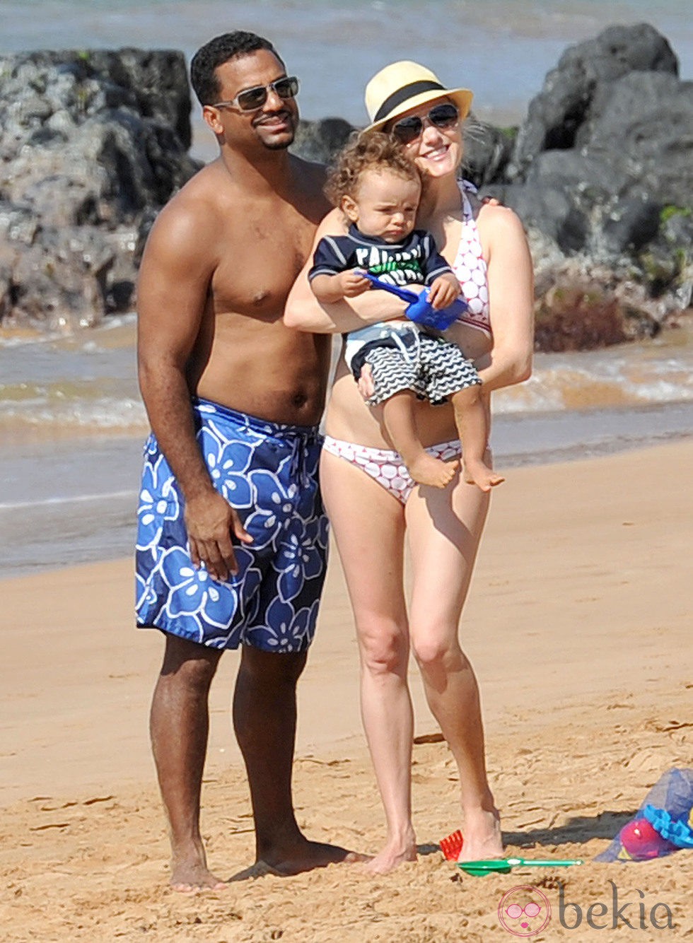 Alfonso Ribeiro y Angela Unkrich en las playas de Hawaii