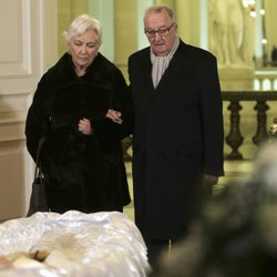 Alberto y Paola de Bélgica en la capilla ardiente de la Reina Fabiola