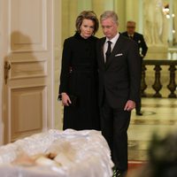 Felipe y Matilde de Bélgica en la capilla ardiente de la Reina Fabiola