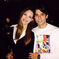 Jessica Bueno y Jota Peleteiro cogidos de la cintura