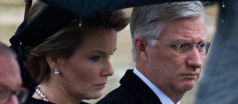 Los Reyes Felipe y Matilde de Bélgica antes del funeral de la Reina Fabiola