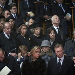 Los Grandes Duques de Luxemburgo, los Reyes Juan Carlos y Sofía y Beatriz de Holanda en el funeral de Fabiola de Bélgica